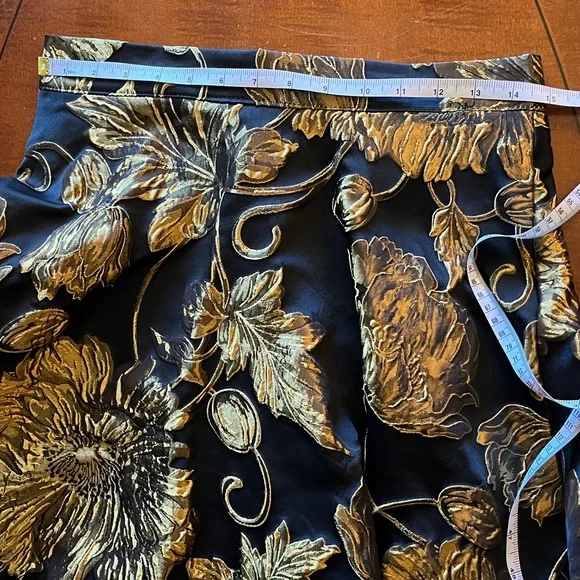 Gold metallic floral jacquard maxi skirt. Evening. Formal. A-silhouette, Lined 6 - Picture 10 of 12